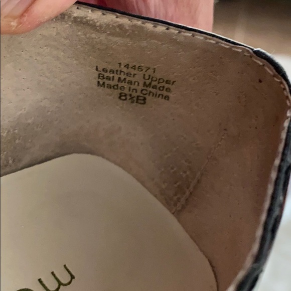 VINTAGE LEATHER MARIPE SQUARE TOE HEELS. - Picture 7 of 8